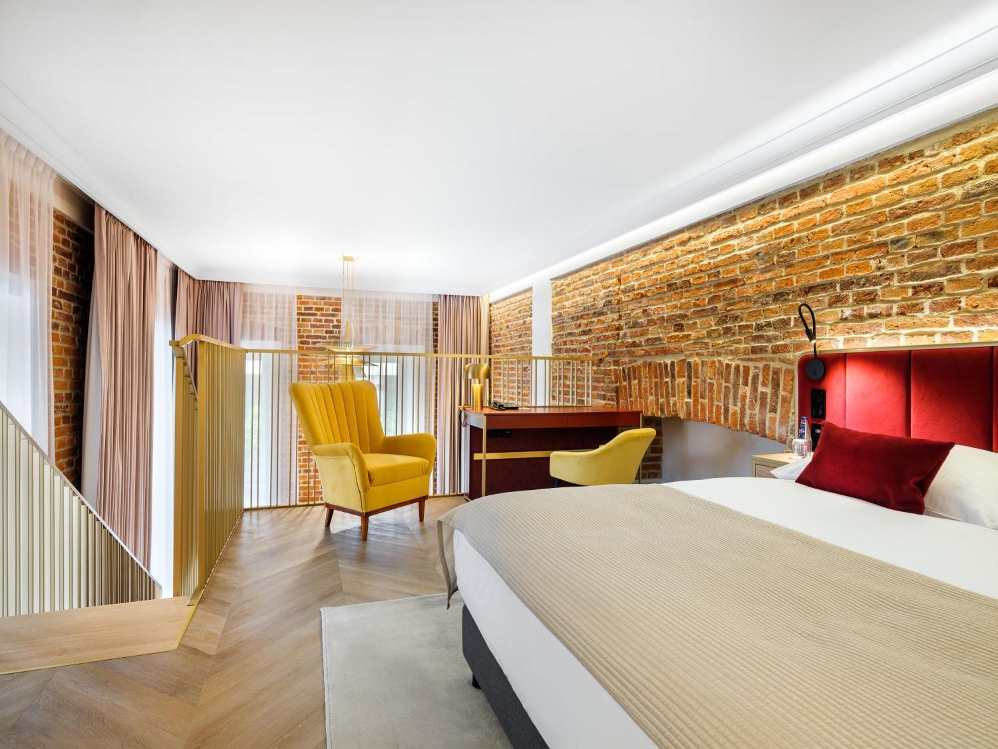 Golden Queen Deluxe Jacuzzi Apartments - Old Town, Krakow